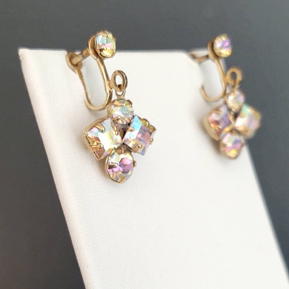 Vintage screw back iridescent rhinestone earrings - Picture 2 of 13